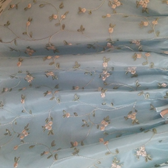 Dress - Picture 3 of 3